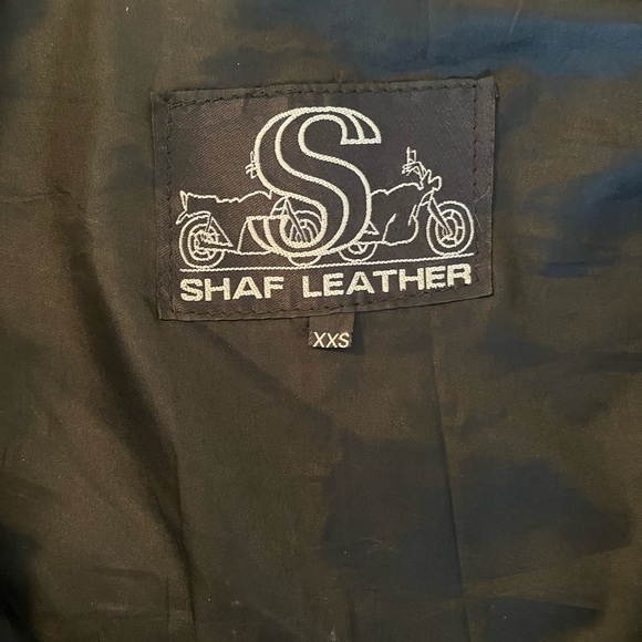 Shaf Women's Leather Vest Motorcycle Harley.
Ladies of Harley patch and buttons - Picture 3 of 10